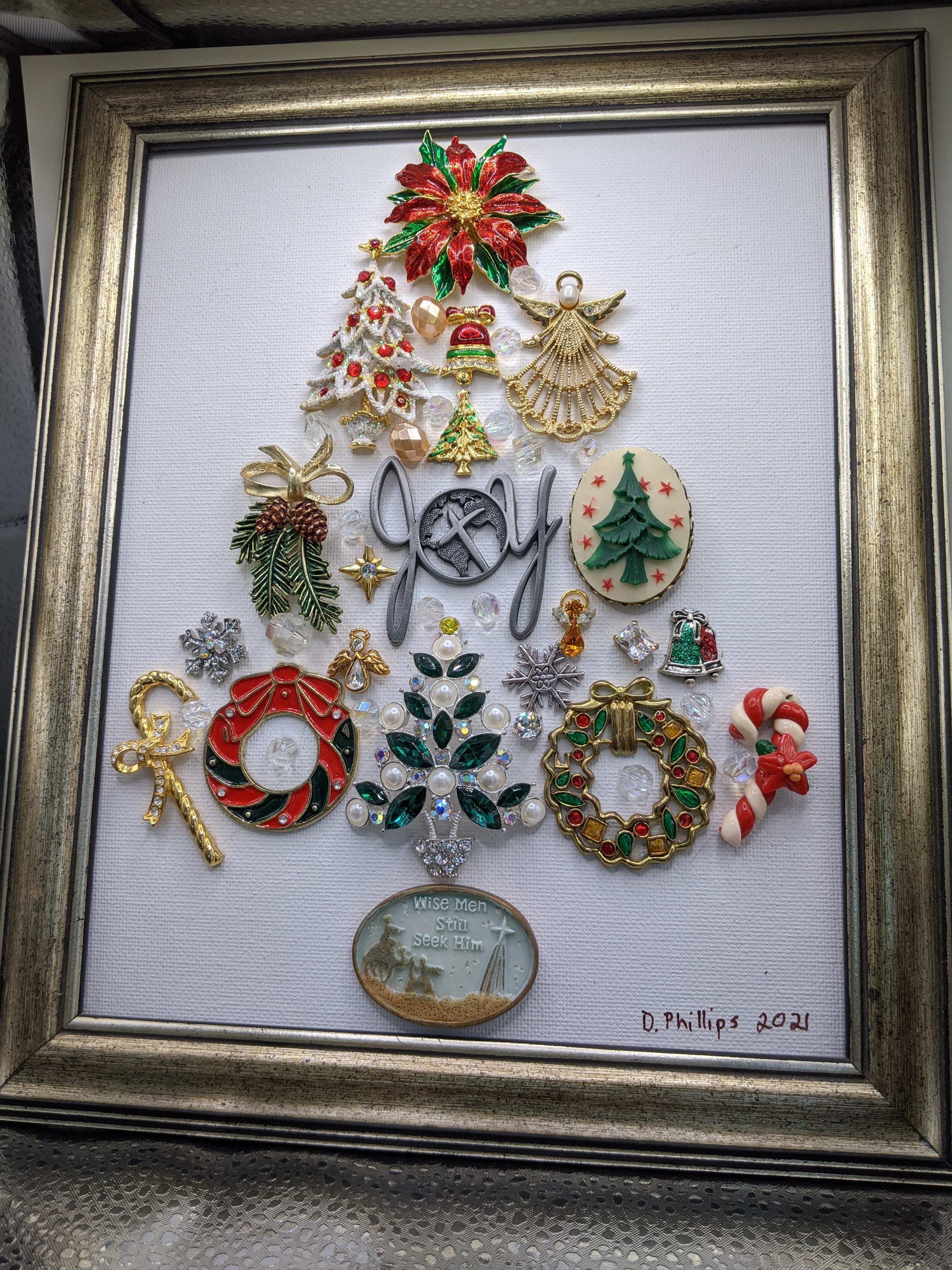 Vintage jewelry Christmas tree