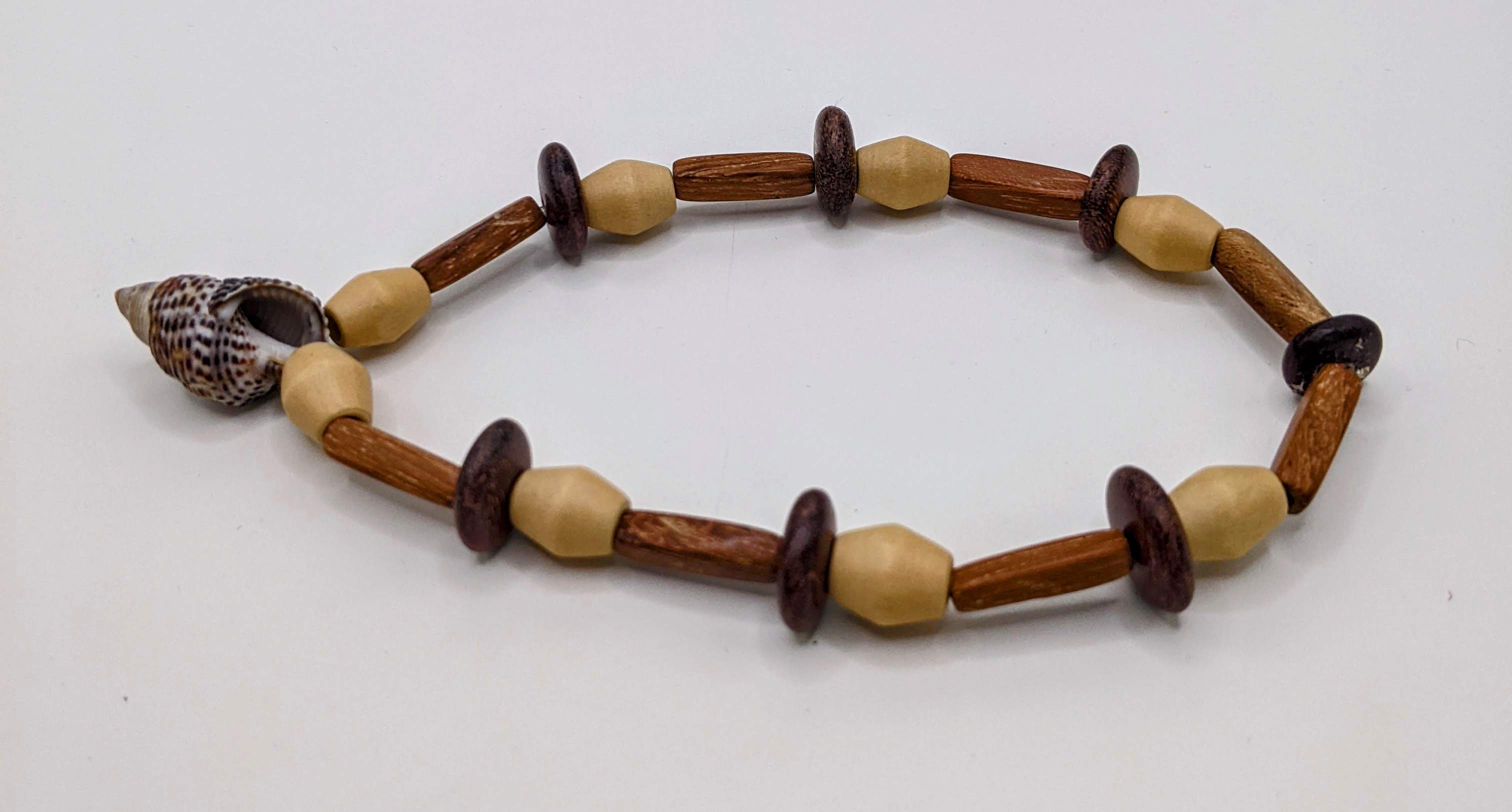 Periwinkle shell and wood beads bracelet