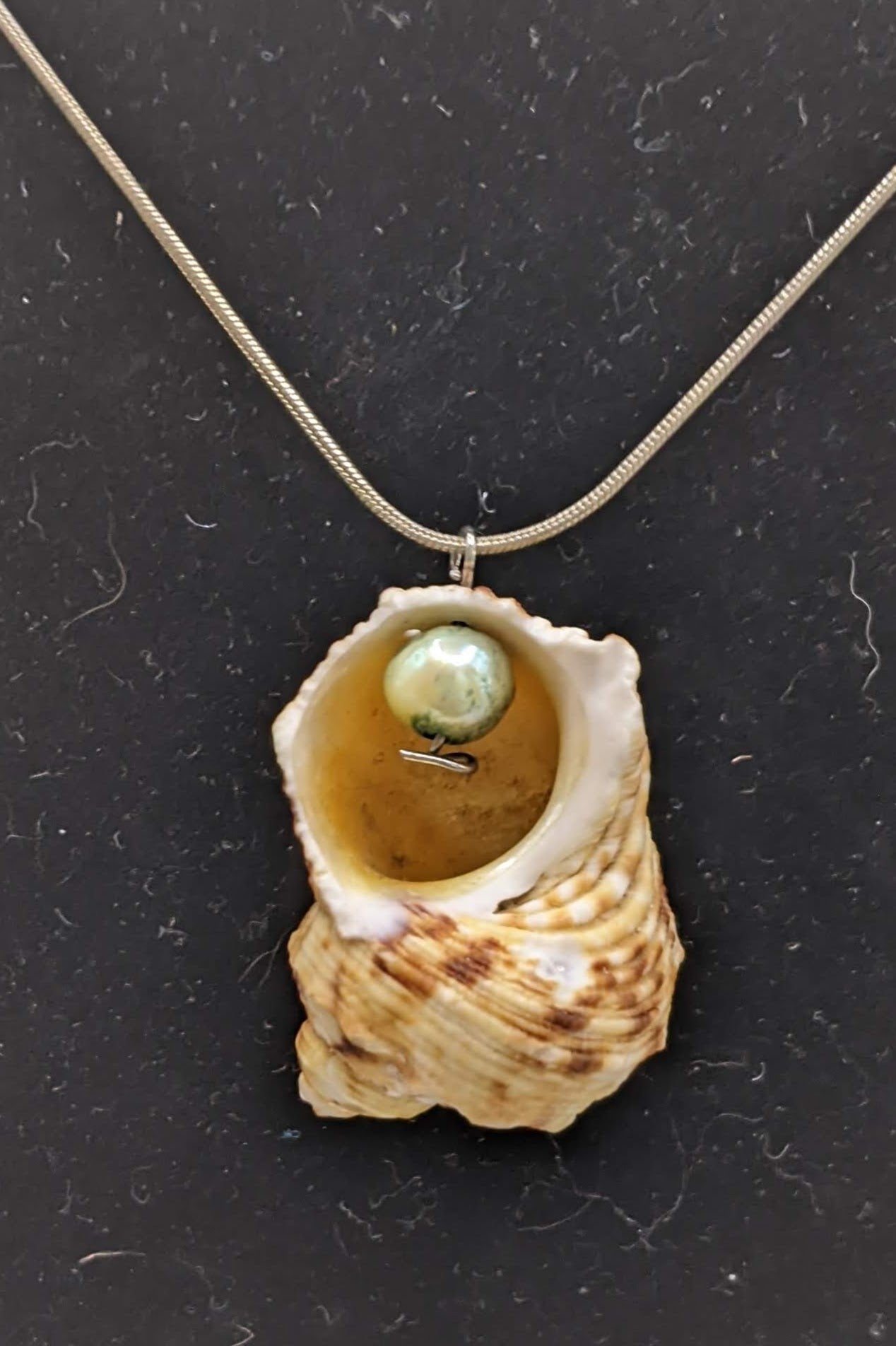 Chestnut Turban shell and green bead necklace